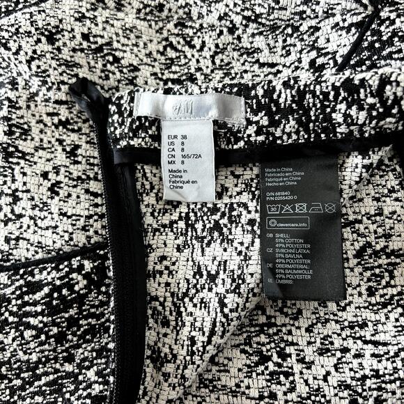 H&M Black & White Textured Flared Mini Skirt Sz 8 Abstract Jacquard Fit & Flare - Picture 4 of 9